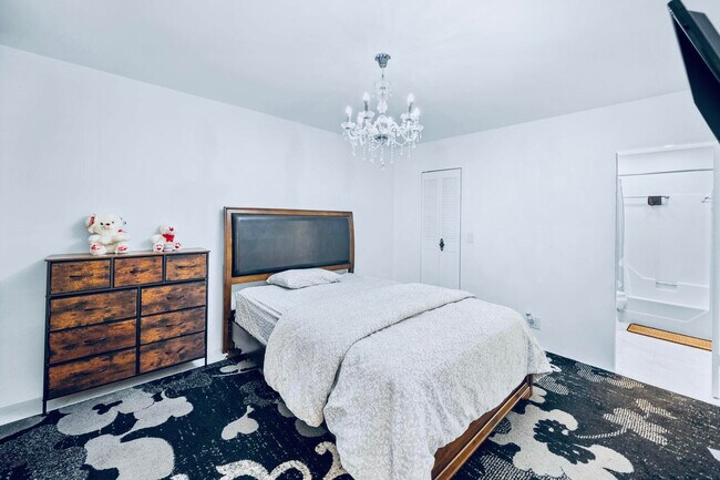 Building Photo - 129 Lake Carol Dr