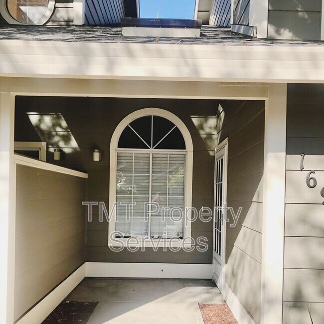 Primary Photo - 169 Pierpoint Cir