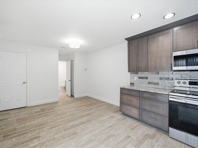 Building Photo - 15446 E Pond Woods Dr