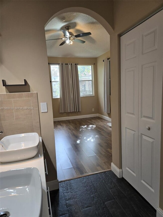 Building Photo - 821 NW 130th Ave