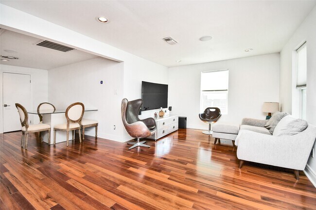 Building Photo - 1204 Archer St