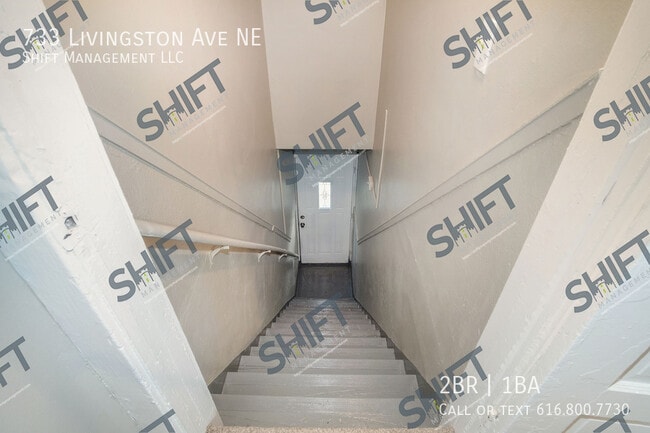 Building Photo - 733 Livingston Ave NE