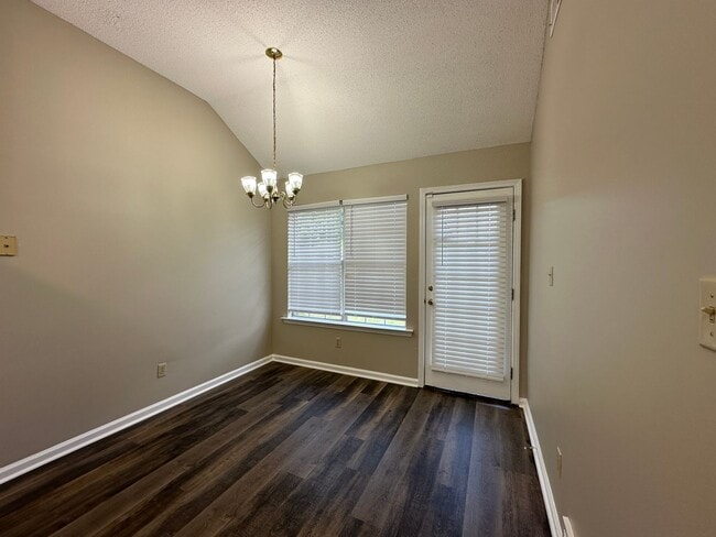 Building Photo - Olive Branch/ Center Hill Area- 3BR/ 2BA AVAILABLE NOW! New Flooring and Freshly Painted!