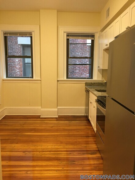 Building Photo - 1463 Beacon St
