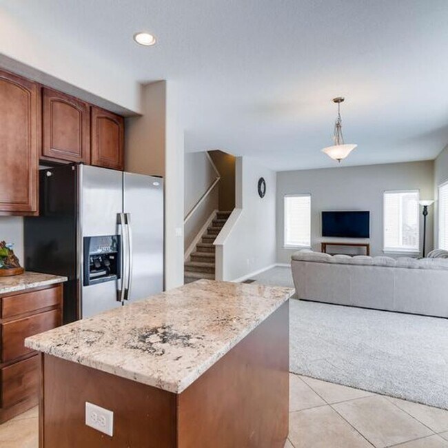Building Photo - Wonderful Newer Home