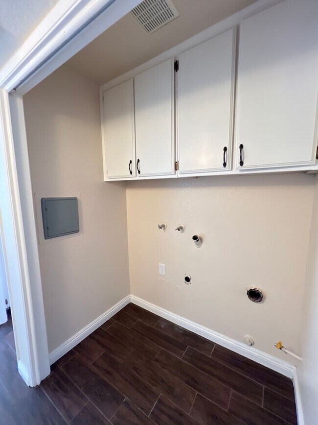 Building Photo - 6811 Klamath Way