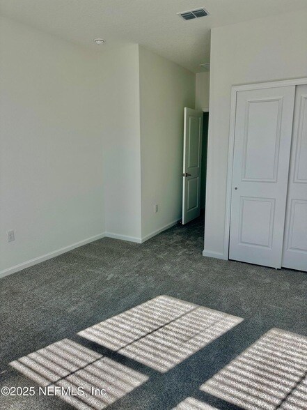 Building Photo - 181 Brandon Lks Dr