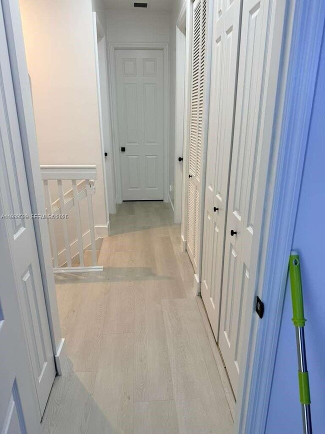 Building Photo - 1022 NE 42nd Terrace