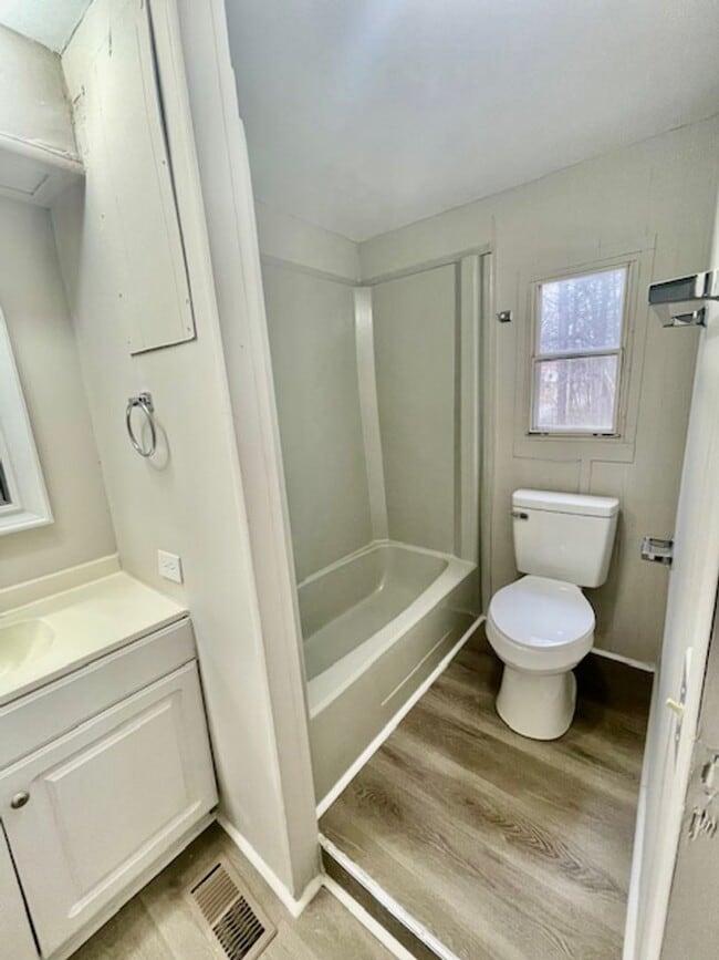 Building Photo - Adorable  3 bedroom 2 bath Mobile Home located it Dallas