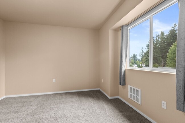 Building Photo - 4Bd/3.5Ba Mountlake Terrace Townhouse