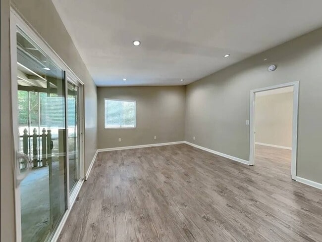 Building Photo - 13257 E Ave W 2