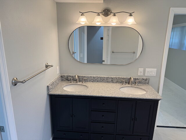 Building Photo - Remodeled Pool Home Located in the Very Desirable Bay Crest Park Waterfront Community