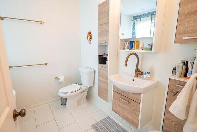 Building Photo - 3276 Shannon Lakes Dr N