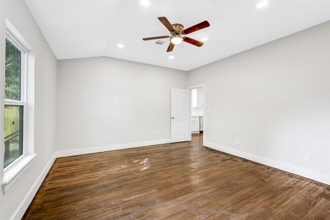 Building Photo - 312 Maple Ave