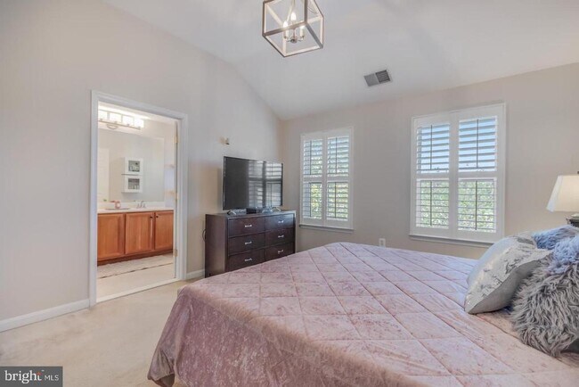 Building Photo - 642 Belmont Bay Dr