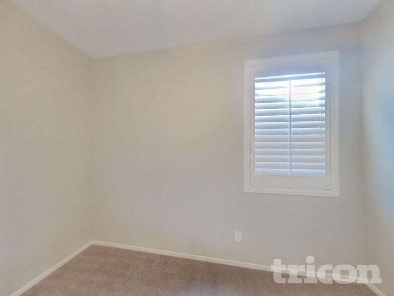 Building Photo - 7224 W Jones Ave