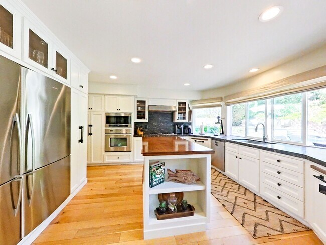 Building Photo - 33702 Calle Conejo