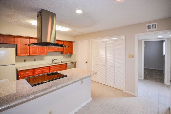 Building Photo - 9262 Westwood Village Dr
