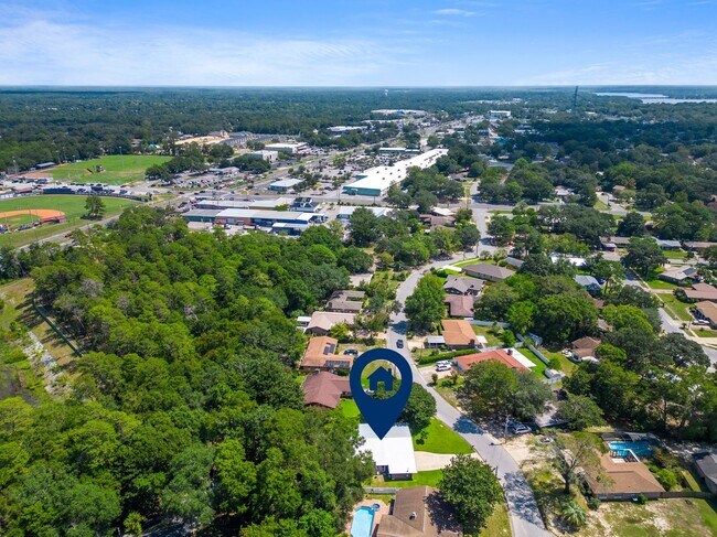 Building Photo - 3 Bedroom in the Heart of Niceville!