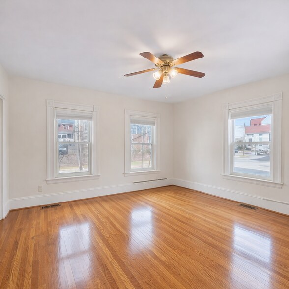 Building Photo - 49 Pope St