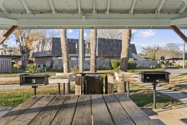 Building Photo - 2920 Pecan Ave