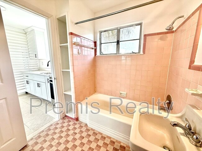 Building Photo - 7960 Boca Ciega Dr