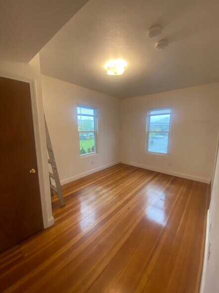 Building Photo - 86 Fellsway W