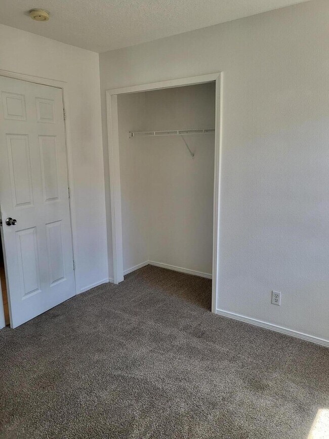 Building Photo - 3008 Laurel Meadows Dr