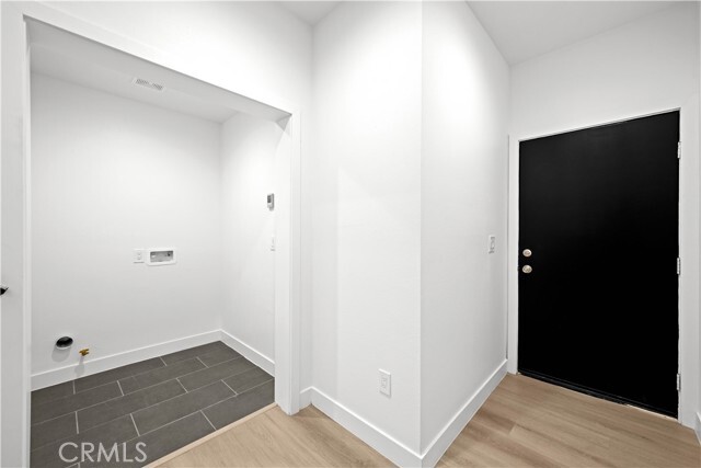 Building Photo - 1039 W 43rd St