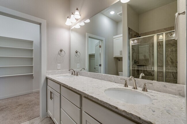 Building Photo - 1237 Pebblebrook Dr