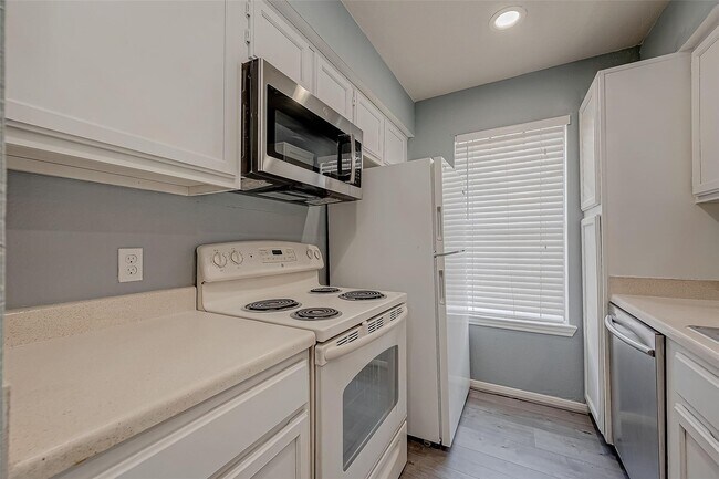Building Photo - 14600 Fonmeadow Dr