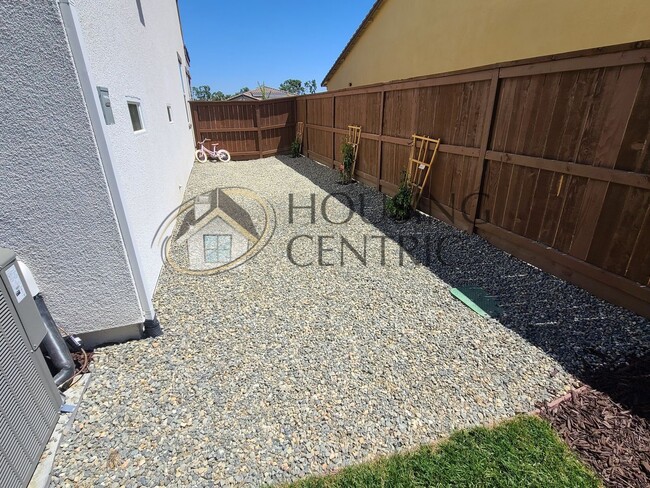 Building Photo - Luxurious Newer Construction Rental Home I...