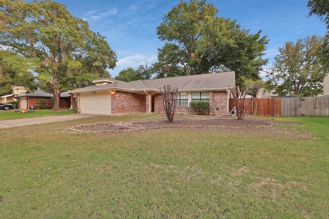 Building Photo - 2118 Churchill Downs Dr