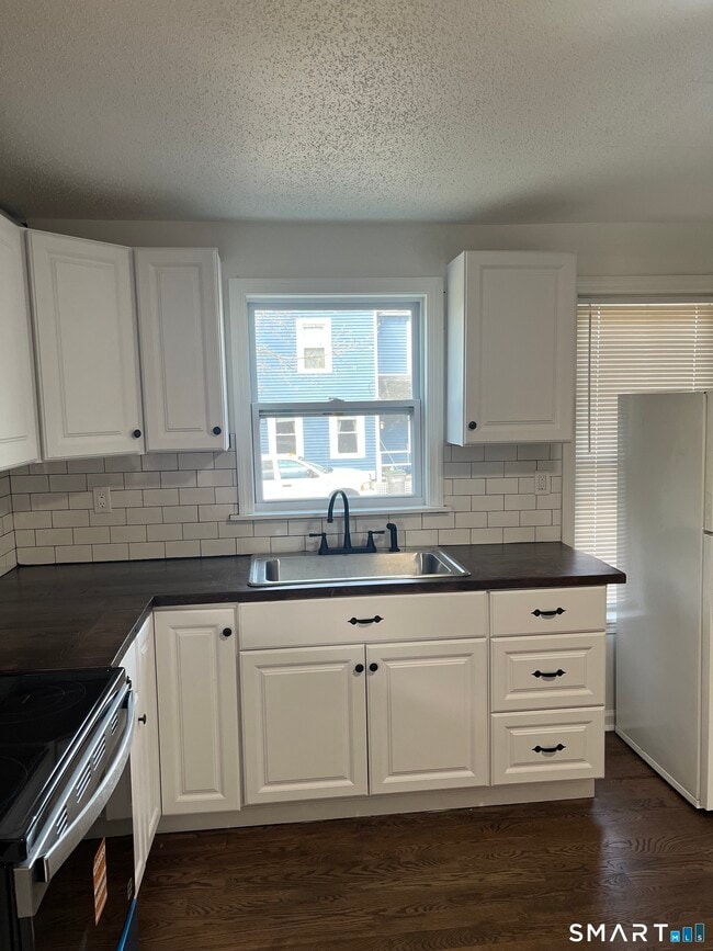 Building Photo - 52 Pearl St