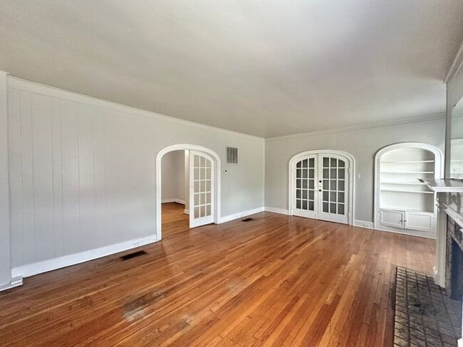 Building Photo - Charming 1 Bedroom, 1-Bath Unit – Downstairs!