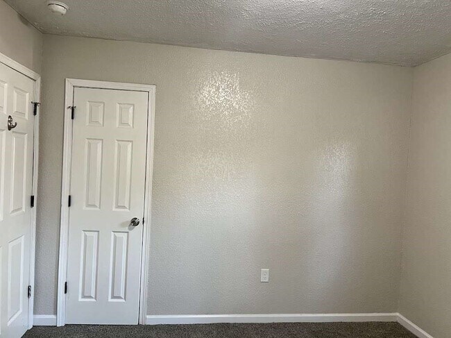 Building Photo - 1910 Little St