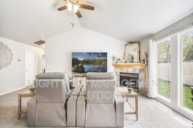 Building Photo - 10563 W Stonecrop Dr