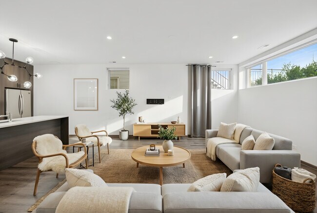 Building Photo - 4321 N Cicero Ave