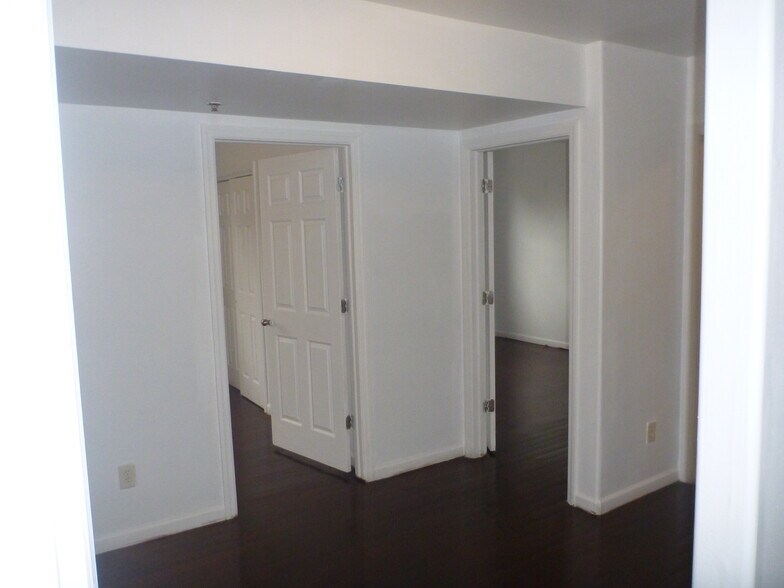 Building Photo - 98 S Burnett St