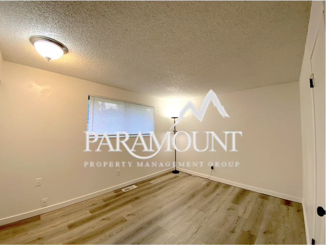 Building Photo - Newly Renovated 3 Bedroom!