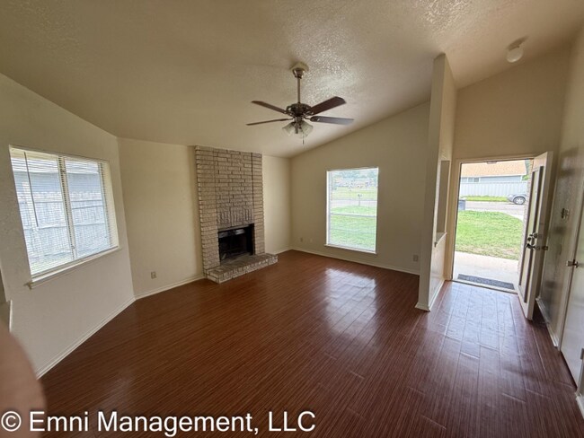 Building Photo - 2304 Silverhill Dr