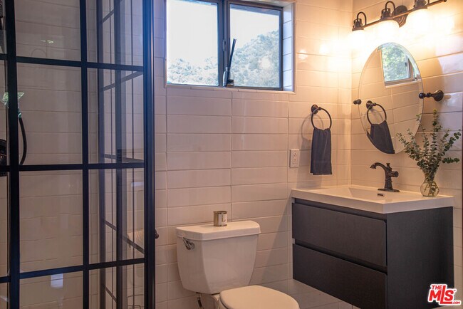 Building Photo - 1070 Norumbega Dr