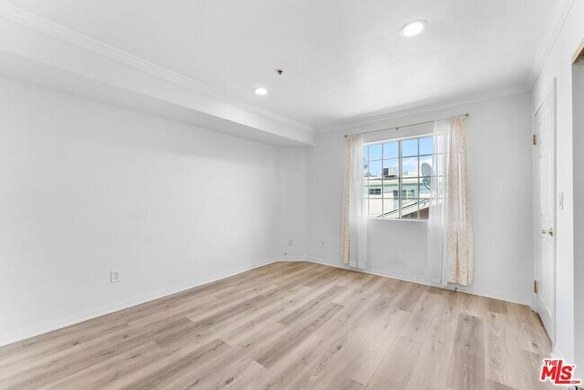 Building Photo - 361 Salem St