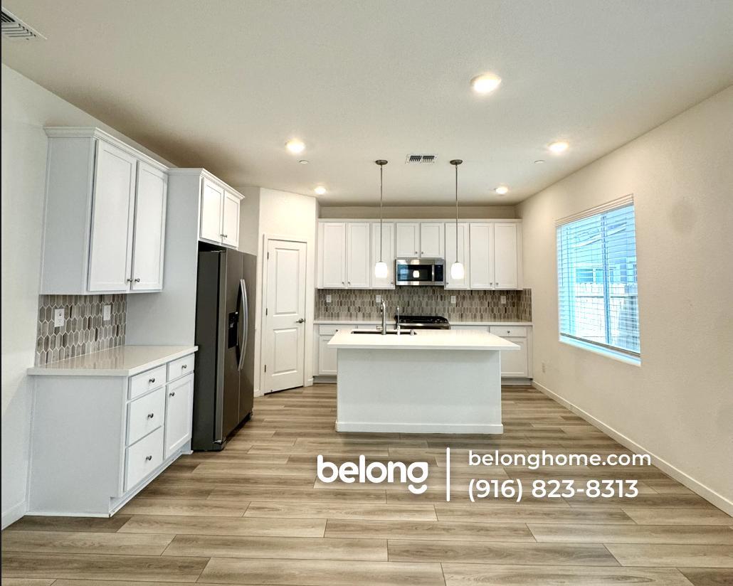Building Photo - 1648 Chanticleer Ln