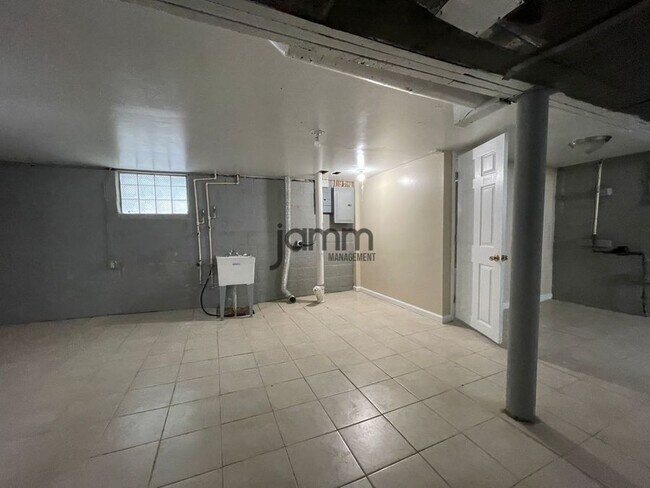 Building Photo - 5233 Anthony St