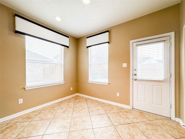 Building Photo - 4806 Lakefront Terrace Ct
