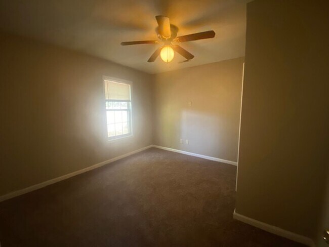 Building Photo - 4914 Pin Oak Dr