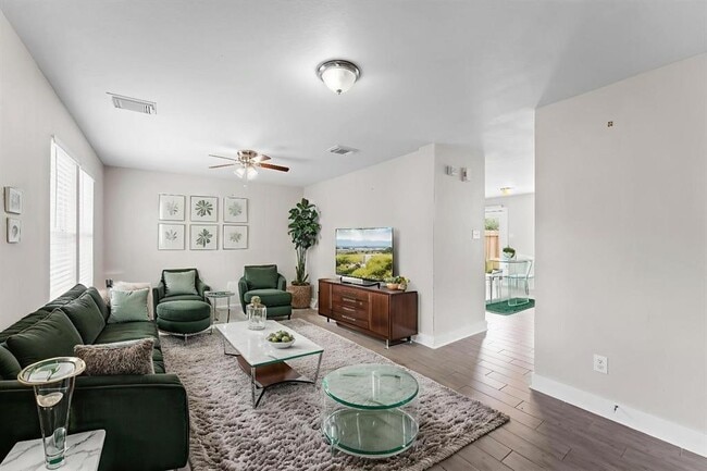 Building Photo - 7419 Ravenswood