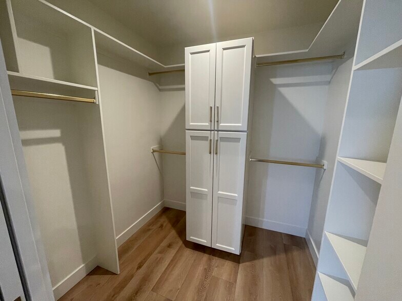 Building Photo - 536 1st St