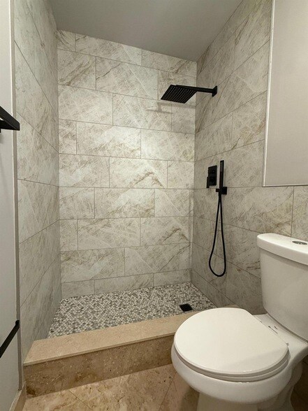 Building Photo - 5700 NE 22nd Way